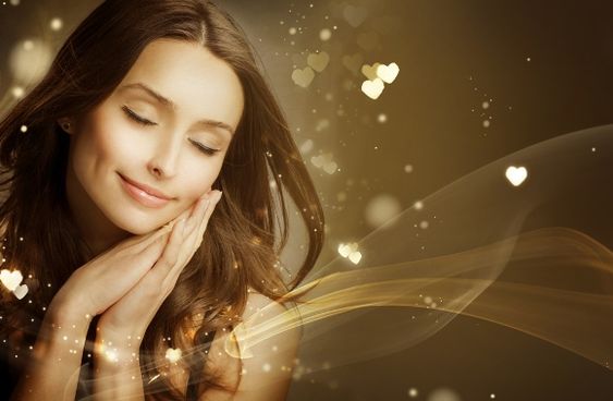 Mujer suspirando por los buenos momentos